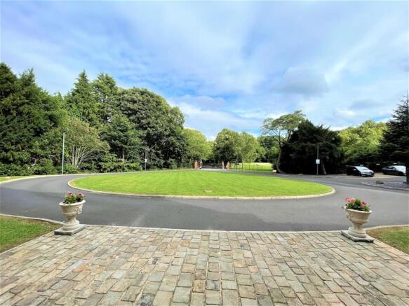 2 bed Apartment to rent Image 8