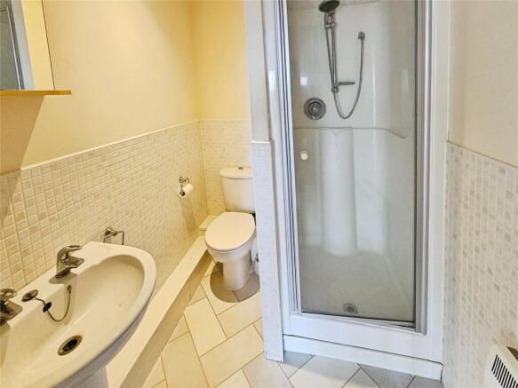 3 bed Flat for sale Image 8