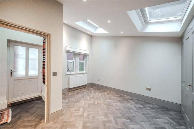2 bed Apartment for sale Image 12