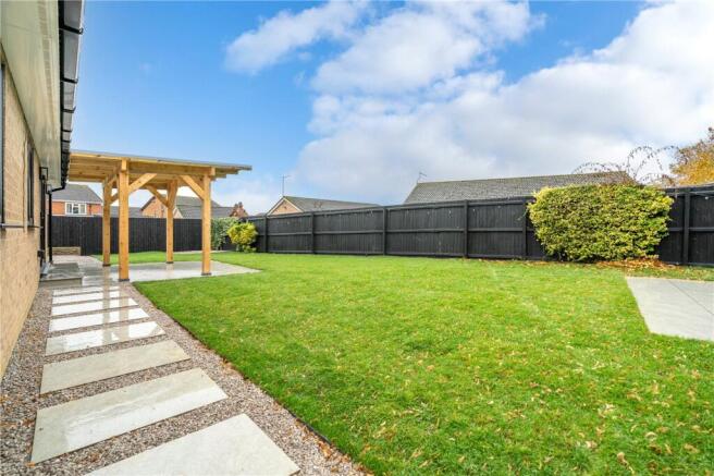 Willow Drive, Bourne, Lincolnshire, PE10 photo 3