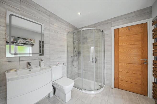 4 bed Bungalow for sale Image 11