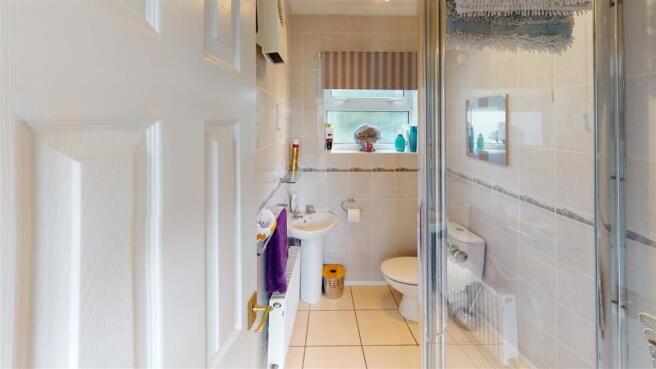 8-Binstead-Lodge-Road-Bathroom.jpg