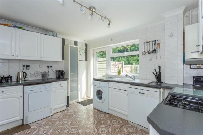6 Leacroft Close8.jpg