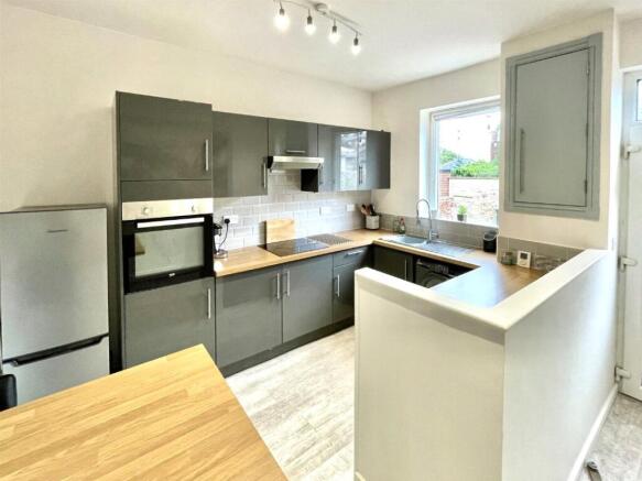 4 bed Terraced for sale Image 5