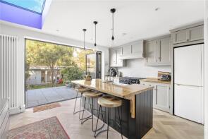 34, Penrhyn Crescent, London E17 5BH