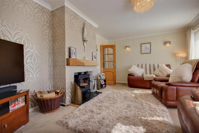 4 bed Detached Bungalow for sale Image 7