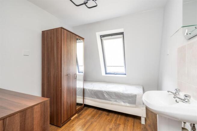 Flat 24 and Communal Shower Room_7.jpg