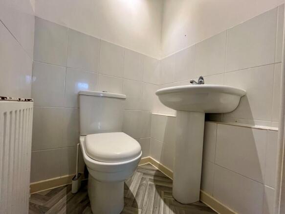 3 bed House to rent Image 11