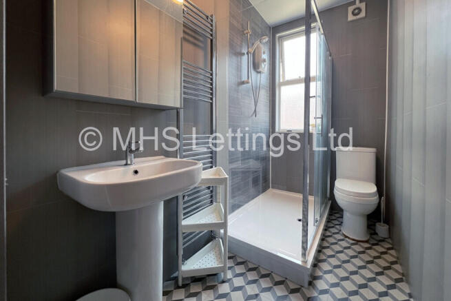 1 bed House Share to rent Image 9