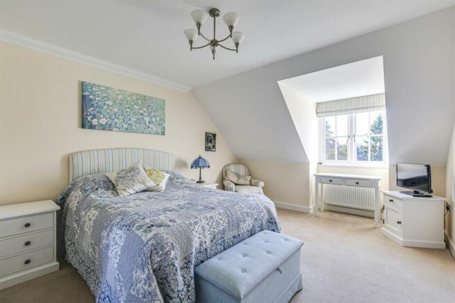 10 Bedroom 1.jpg
