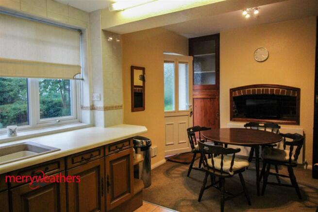 4 bed Detached for sale Image 7