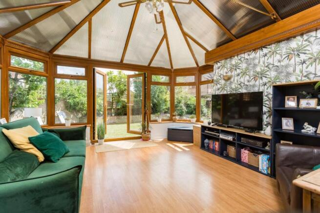 5 bed Detached for sale Image 4