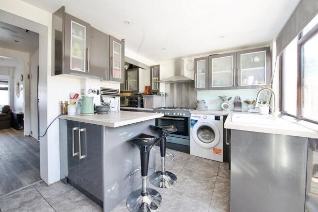 Stanley Avenue, Dagenham, London, RM8 photo 4