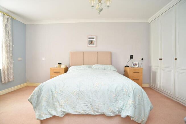 2 bed Flat for sale Image 11