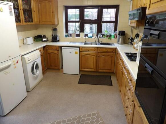 KITCHEN/BREAKFAST RM