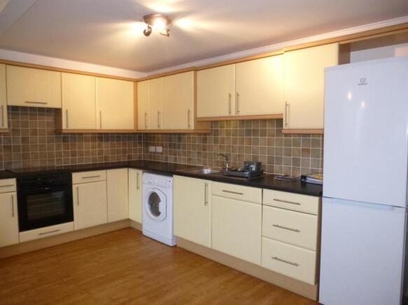 1 Brunel House - kitchen.JPG