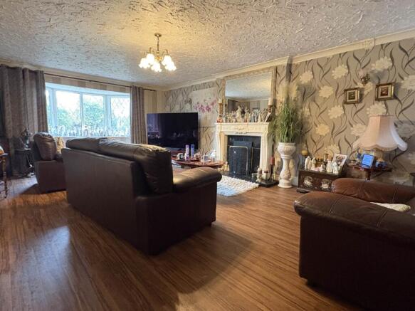 4 bed Detached for sale Image 5