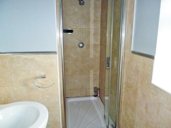 G.F. Shower room