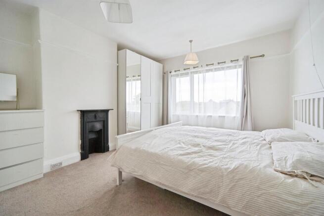 4 bed Semi-Detached for sale Image 6