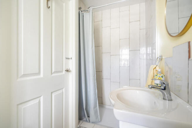 4 bed Semi-Detached for sale Image 11