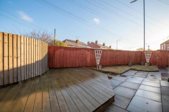 2 bed End of Terrace to rent Image 8