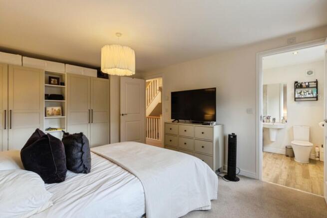 4 bed Semi-Detached for sale Image 11