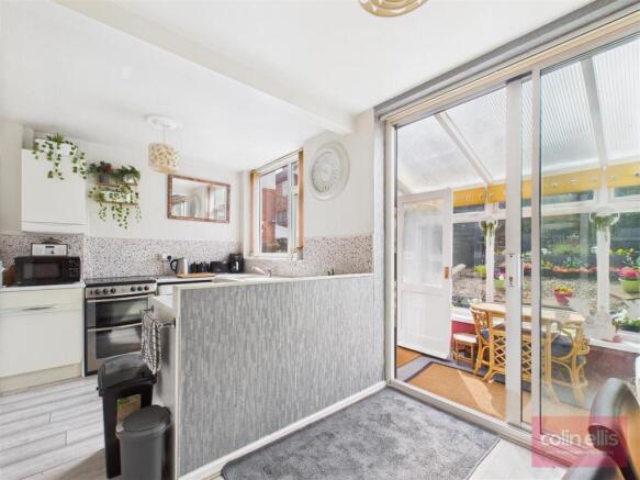3 bed Semi-Detached for sale Image 8