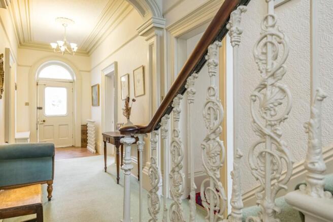 5 bed Detached for sale Image 7