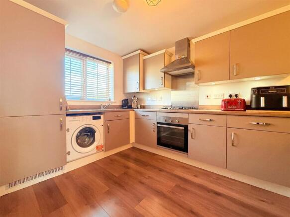 3 bed Semi-Detached for sale Image 4