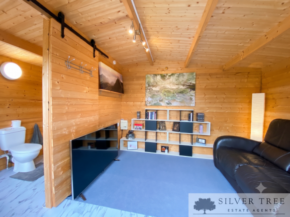 2 bed Semi-Detached Bungalow for sale Image 9