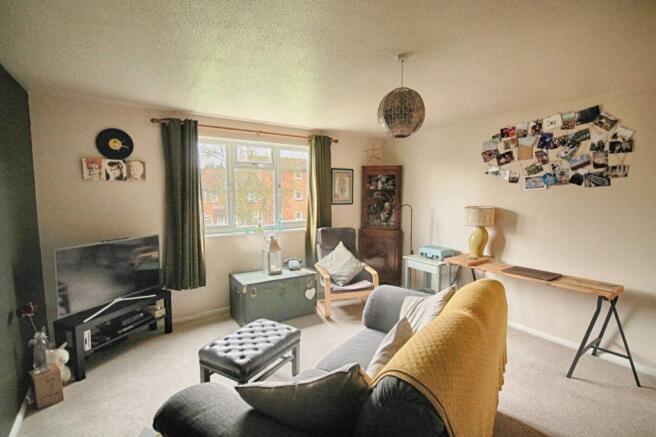 LIVING/DINING ROOM
