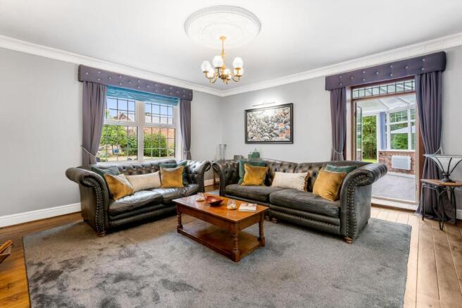 A splendid Georgian home with over 3 acres of private land photo 4