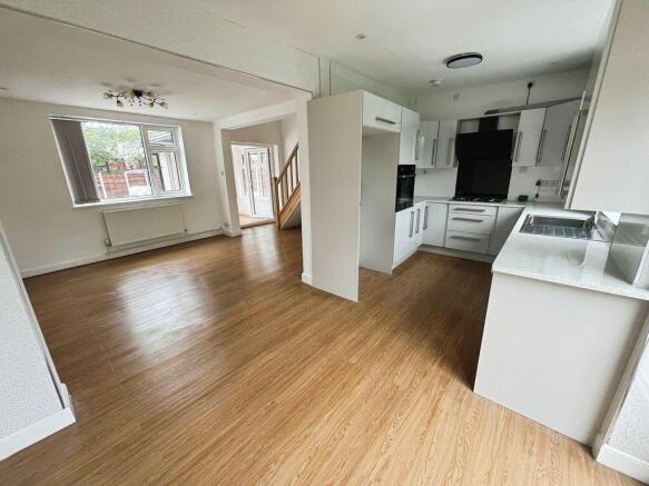 Kitchen & Dining Room 