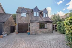 3, Angel Meadows, Odiham, Hook RG29 1AR