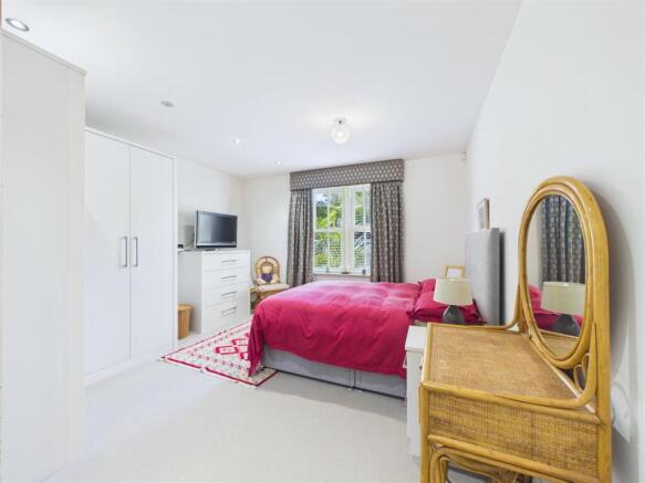 2 bed Apartment for sale Image 12