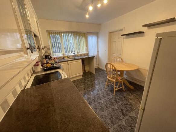 Kitchen 4.JPG