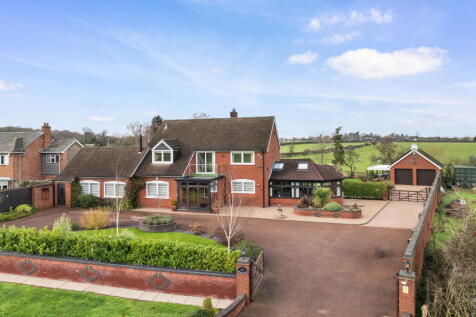 Woodview, Wadborough Road, Littleworth, Worcester. WR5 2QB