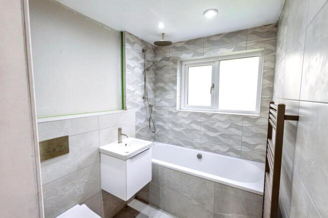 4 bed Semi-Detached for sale Image 10