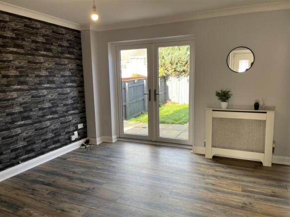 LOUNGE/DINING ROOM