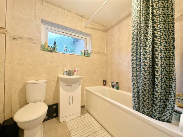 Family Bathroom.JPG