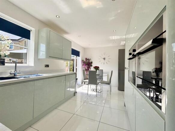 3 bed Semi-Detached for sale Image 5