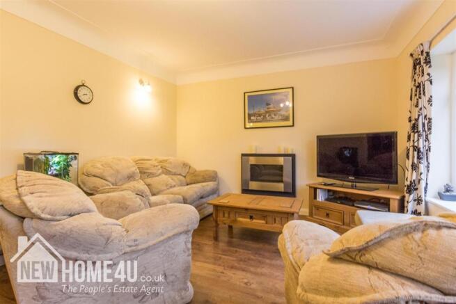 LOUNGE:
