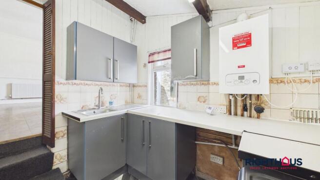 2 bed Terraced to rent Image 4