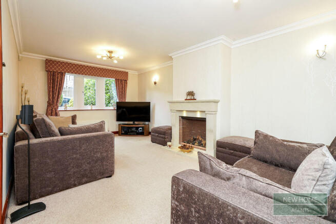 5 bed Detached for sale Image 6