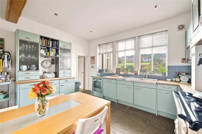 5 bed Semi-Detached for sale Image 7
