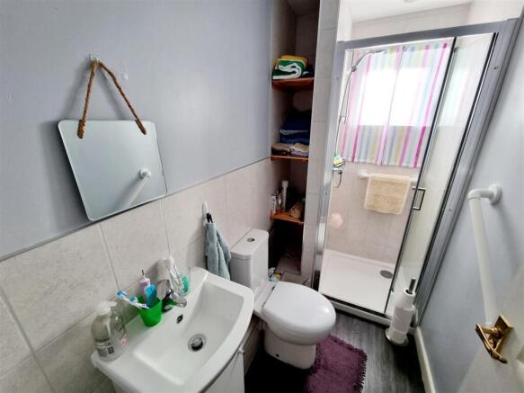Shower Room.jpg