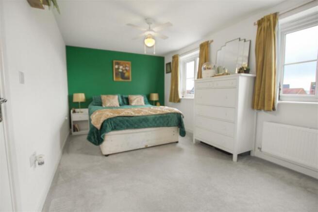 3 bed Semi-Detached for sale Image 8