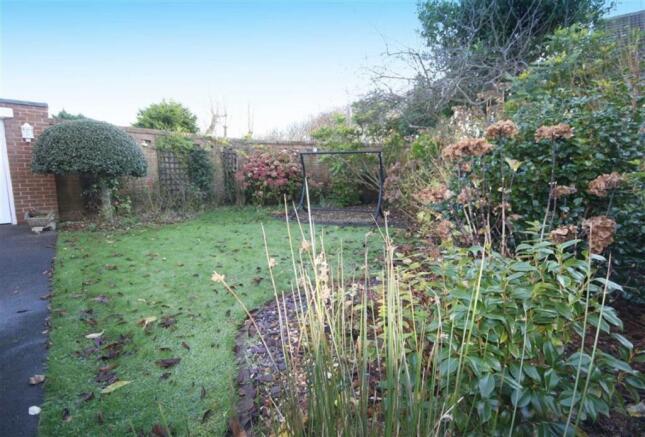 FRONT GARDEN