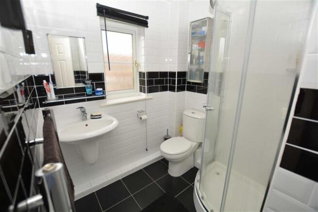EN-SUITE SHOWER ROOM