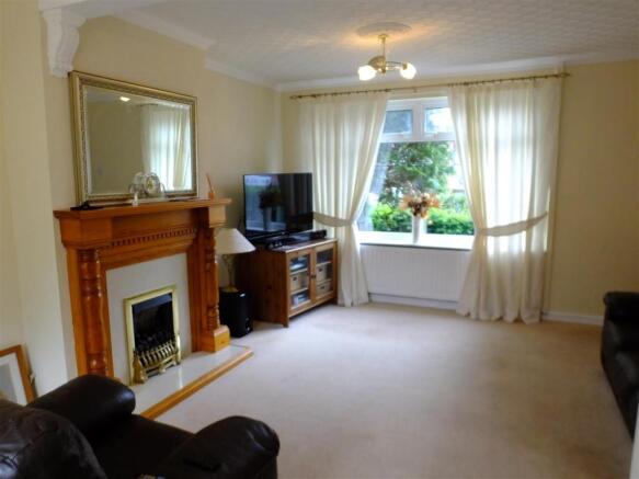 Lounge/Dining Room